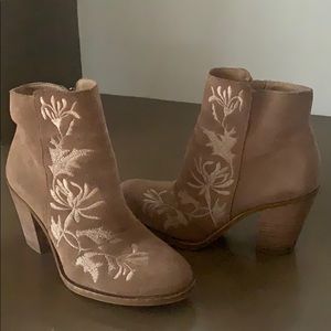 Tan Suede Boots Size 6.5